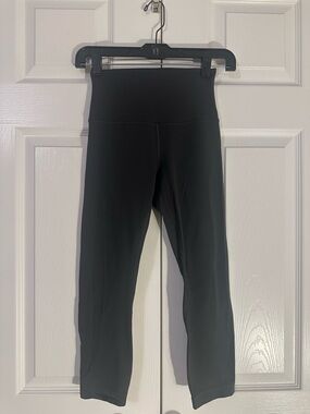 lululemon athletica Black High-Rise Capri Leggings
